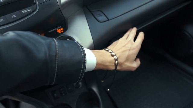 ЧТО КУПИТЬ ЗА 1 700 000 РУБЛЕЙ? | TOYOTA RAV4 VS HYUNDAI SOLARIS смотреть онлайн