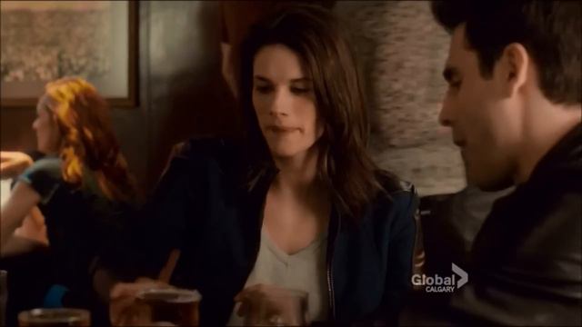 Rookie Blue - 5x07- Oliver, Sam, and Andy having drinks смотреть онлайн