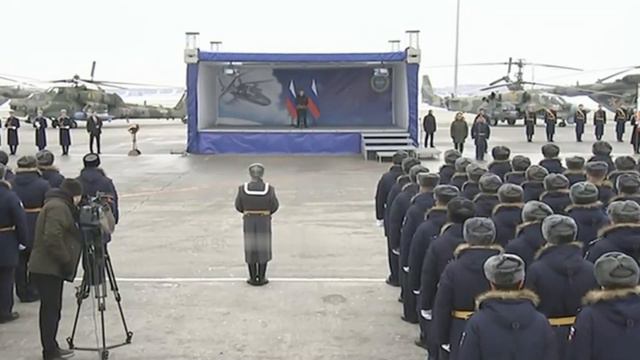 Президент РФ вручает награды воинским частям ВКС на аэродроме Чкаловский смотреть онлайн
