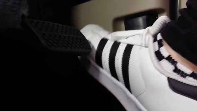 Sneaker Pedal Pumping 397 смотреть онлайн