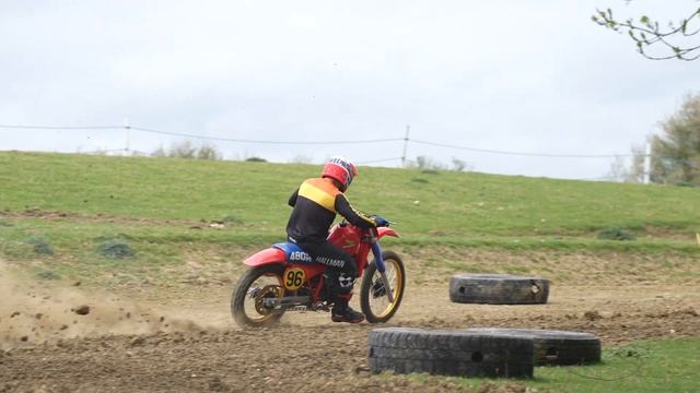 Riding the 1982 CR480R: Honda's milestone open class MX two-stroke смотреть онлайн