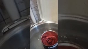 Оформление  бутылки домашнего напитка сургучом. Посмотрим что выйдет.