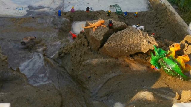 WATER WASHES AWAY THE LEGO CITY FROM THE SAHD.THE SPHINX. смотреть онлайн