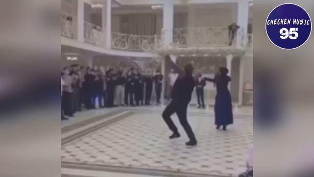 ПАРЕНЬ ТАНЦУЕТ ПРОСТО НЕРЕАЛЬНО ЧЕТКО смотреть онлайн