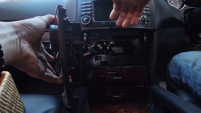 Instruction| How To Remove Radio Factory Mercedes ML320 ML W164 2006 - 2011 Headunit смотреть онлайн