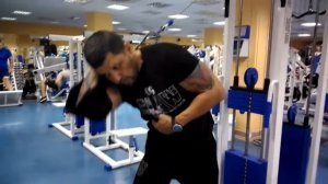 ПОДСКАЗКИ ТРЕНЕРА: Правильно прокачиваем зубчатые, межреберные и косые мышцы пресса в кроссовере.