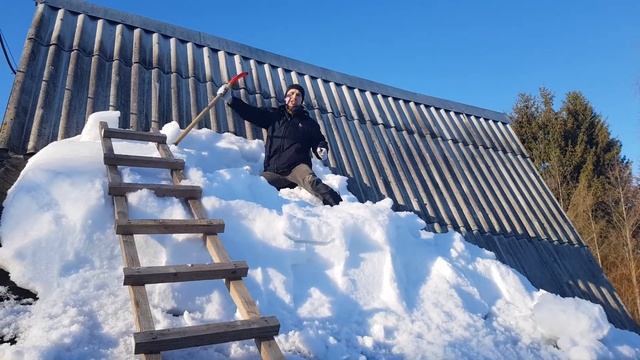 Не забывай про снег на крыше. С ним точно нужно что-то делать смотреть онлайн
