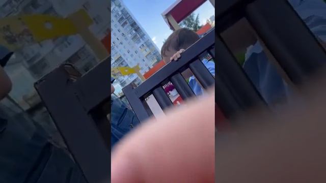 В Нижневартовске есть хороший мужчина👴🏻 , который, не зная нас, подарил моему сыну машину🎁🏎️ смотреть онлайн