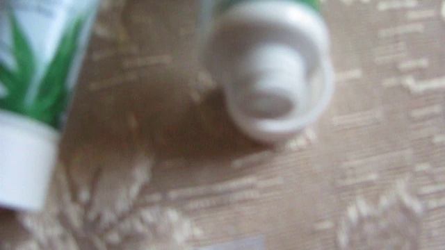 35590 Освежающий крем-гель для кожи вокруг глаз с органическим алоэ-вера и кокосовой водой