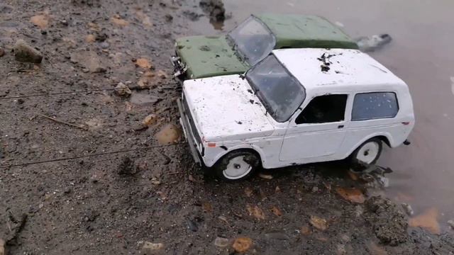 НИВЫ из ПЛАСТИЛИНА на Офф-роуд! Проверка на БЕЗДОРОЖЬЕ смотреть онлайн