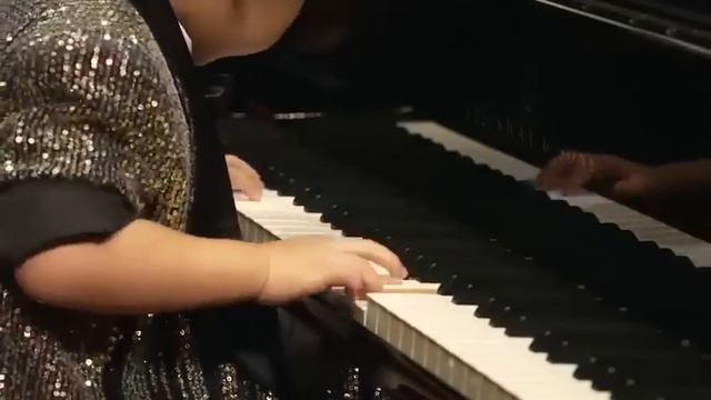 3-year-old Barron Cheng performing piano with the orchestra смотреть онлайн