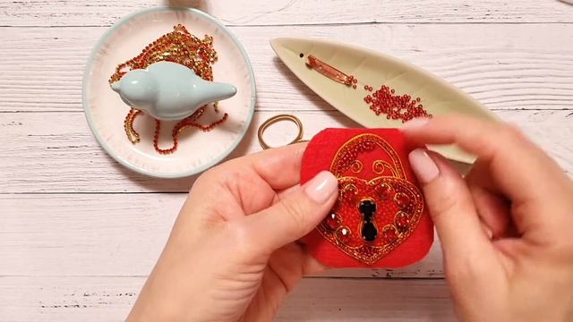 Брошь из бисера Замочек сердце | Мастер-класс | Как сделать брошь из бисера своими руками смотреть онлайн