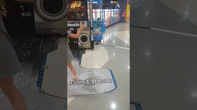 Танец . Тайланд. Повторяй за роботом смотреть онлайн