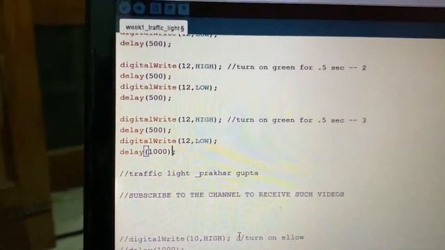 Making Traffic Lights with Arduino Uno - Beginner Level (algorithm, coding, circuit design) смотреть онлайн