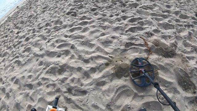 Metal Detecting finds 4 Rings | Beach Treasure Hunting смотреть онлайн