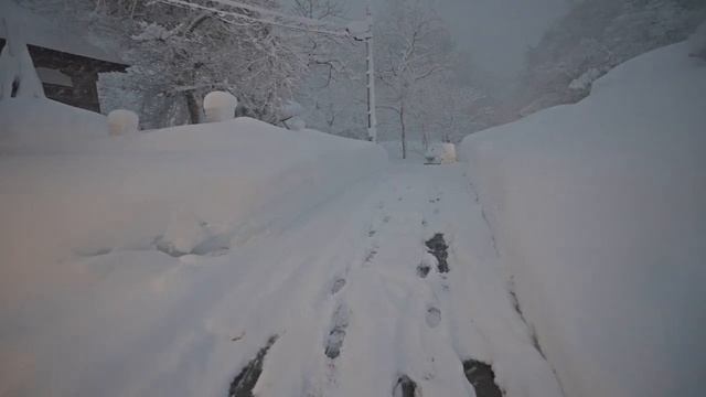 Снегопад в Гинзан Онсэн・4K HDR смотреть онлайн