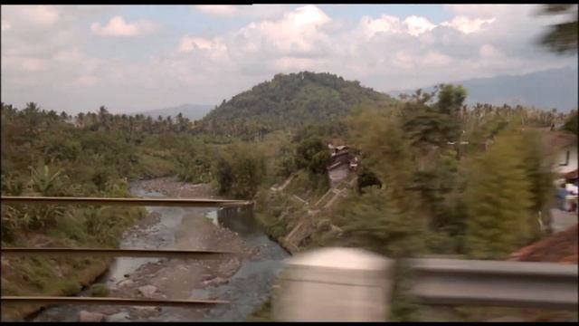 Españoles en el mundo: "Está prohibido el ateísmo en Indonesia" - Isla de Java (1/3) | RTVE смотреть онлайн
