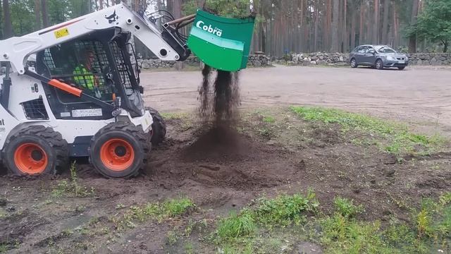 АНБАУ: Просеивающий ковш Cobra XS2-90 на мини-погрузчике Bobcat смотреть онлайн