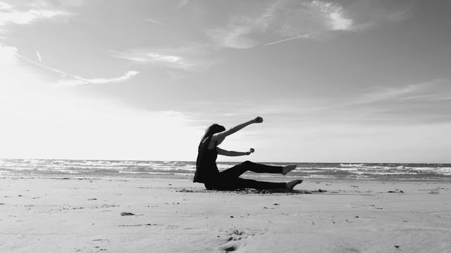 Danse contemporaine "torn" Nathan Lanier choregraphy by Lauréna Donye film by Pierre смотреть онлайн