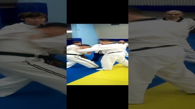46 защита от толчка кистью в грудь за счет болевого на запастье смотреть онлайн