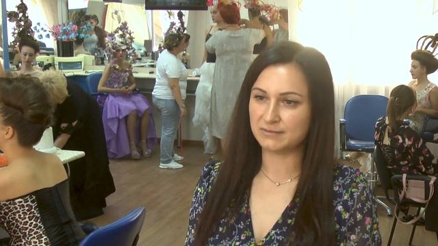 Мастера школы «Тонина» представили в Кропоткине дефиле причесок. смотреть онлайн