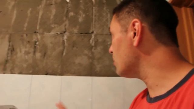 Как и чем (ПВА) приклеить отвалившуюся кафельную плитку или керамогранит