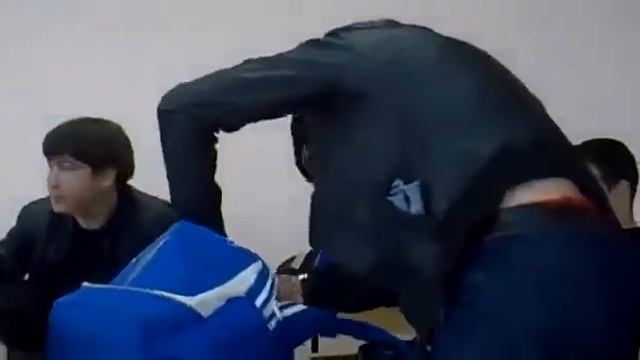 Вот так ведут себя кавказцы в школах. смотреть онлайн
