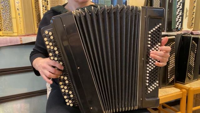Demonstration of student level bayan made by Tula factory. смотреть онлайн