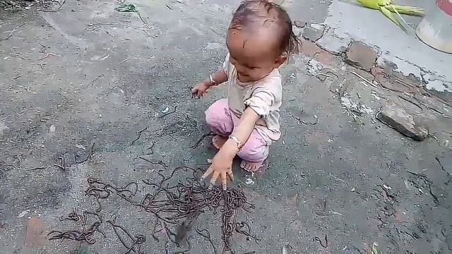 baby with earthworm смотреть онлайн