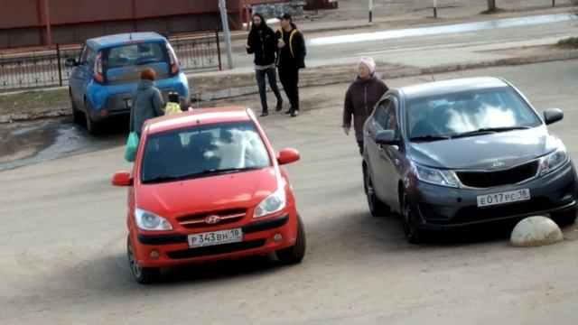 ПРАНК! ПЫТАЮСЬ ПРОДАТЬ ТЕЛЕФОН ПРОХОЖИМ НА УЛИЦЕ! РЕАКЦИЯ ЛЮДЕЙ! смотреть онлайн