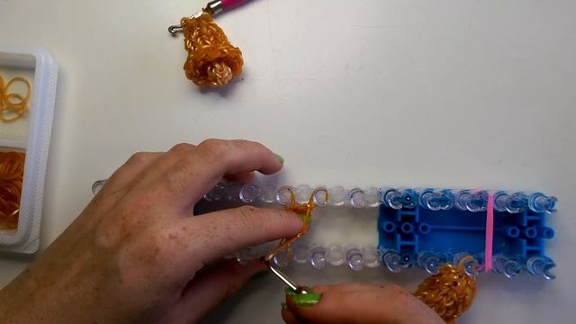 Рождественский колокольчик из резинок Christmas bell Rainbow loom bands for kids DIY смотреть онлайн