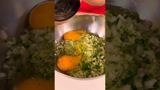 Луковые котлеты, простой рецепт. Блюдо из моего детства. Потрясающие котлеты без грамма мяса. смотреть онлайн