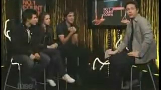 Taylor Lautner, Kristen Stewart and Robert Pattinson Interview . смотреть онлайн