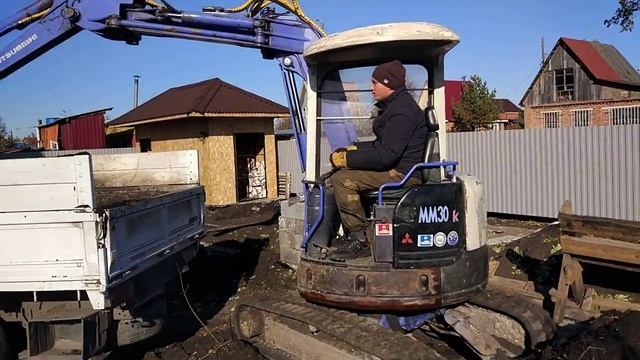 Мини экскаватор в Омске. Выемка грунта, с дальнейшей отсыпкой. смотреть онлайн