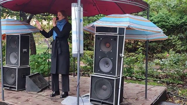 Глебова Юлия "Здесь и сейчас" Ярмарка у Собора Владимирской иконы божьей матери. смотреть онлайн