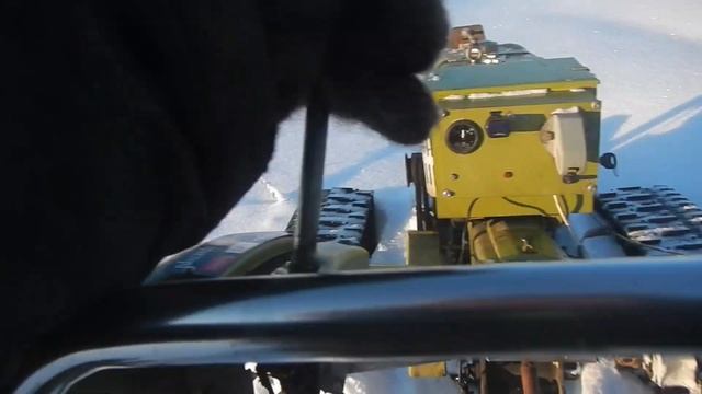 Мотоблок на гусеницах по пушистому снегу смотреть онлайн