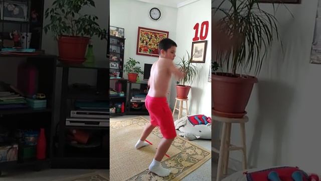 Тренер Роман Михайлов @vsem_boks. Разминка и работа ног, Челнок. ???(1) смотреть онлайн