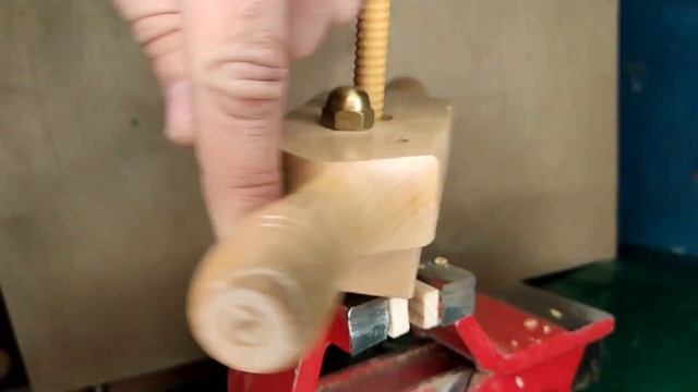 Деревянный болт и гайка своими руками. Винтельма и метчик по дереву. смотреть онлайн