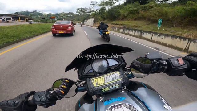 Candela pura subiendo de la Vega duke 390 / ns200 / gixxer250 🔥 смотреть онлайн