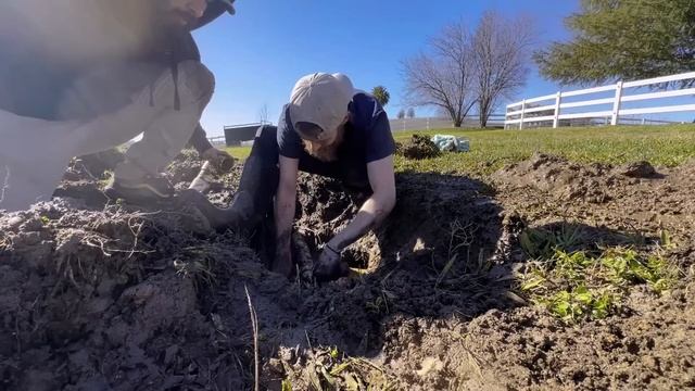 Fixing A MASSIVE Pipe Leak! смотреть онлайн
