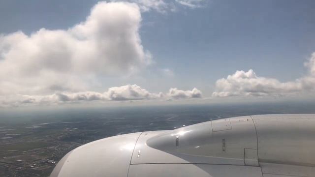 Beautiful Landing at Calgary International Airport смотреть онлайн