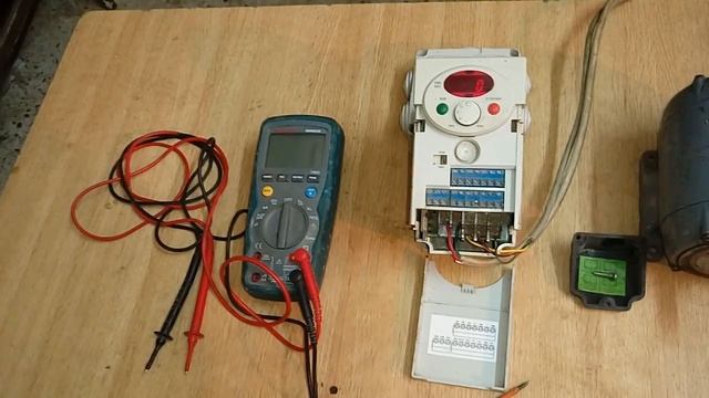 الدرس الأول في شرح جهاز الأنفرتر مغير السرعة ماركة LS IC5 смотреть онлайн