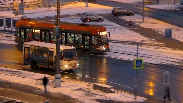 А из этого окна, новые трамваи, видно иногда. смотреть онлайн