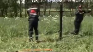 Установка винтовых свай для монтажа забора