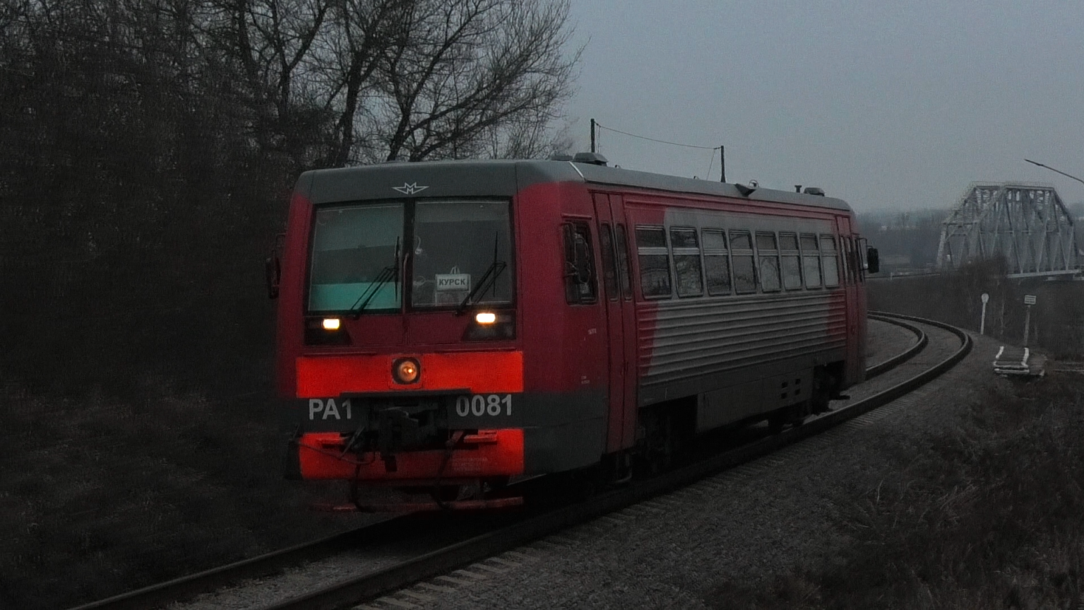 РА1-0081 сообщением Ливны-1 — Курск делает остановку на о.п. 69 км смотреть онлайн