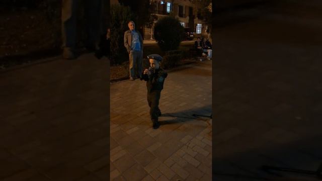 Город Пятигорск парк цветник Папа с сыном смотреть онлайн