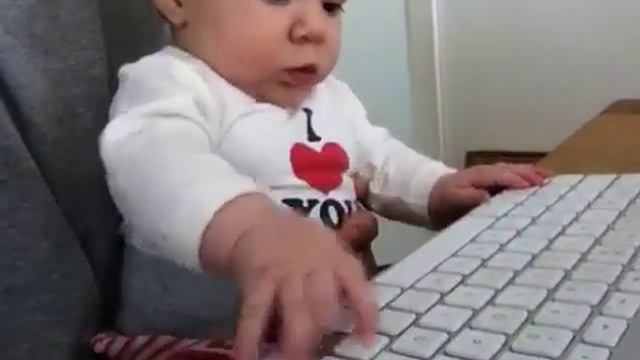 Baby typing on computer keyboard смотреть онлайн