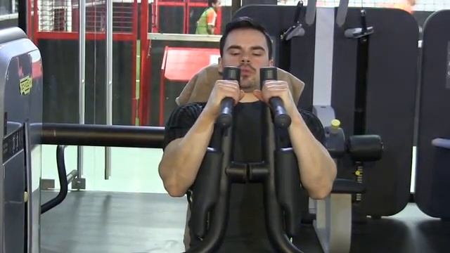 Pectoral Machine Technogym смотреть онлайн