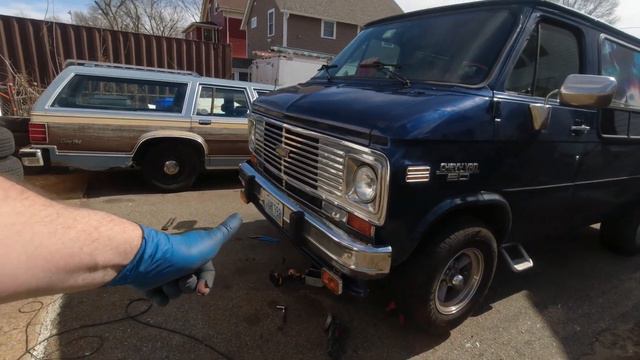 Putting more boogie in my Chevy Shorty Van [part 1] смотреть онлайн