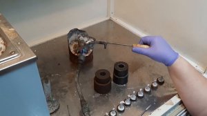 Штамповка металлических коронок.